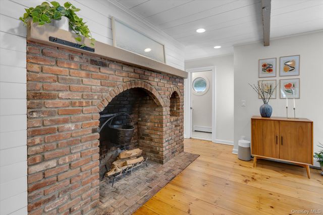 14 Hawks Nest Road, Stony Brook, NY 11790