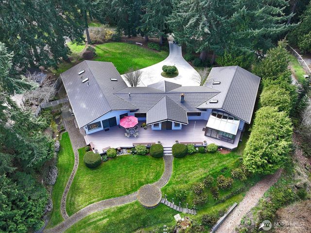 8111 Possession Ridge Lane, Clinton, WA 98236