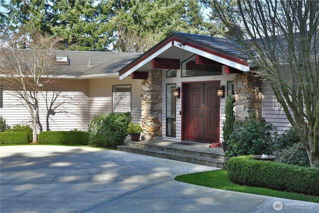 8111 Possession Ridge Lane, Clinton, WA 98236