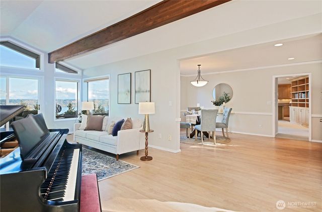 8111 Possession Ridge Lane, Clinton, WA 98236