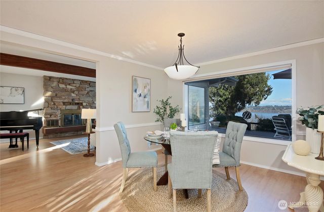 8111 Possession Ridge Lane, Clinton, WA 98236