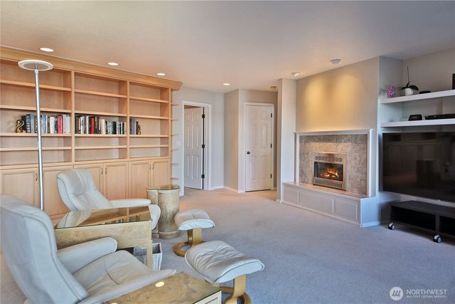 8111 Possession Ridge Lane, Clinton, WA 98236