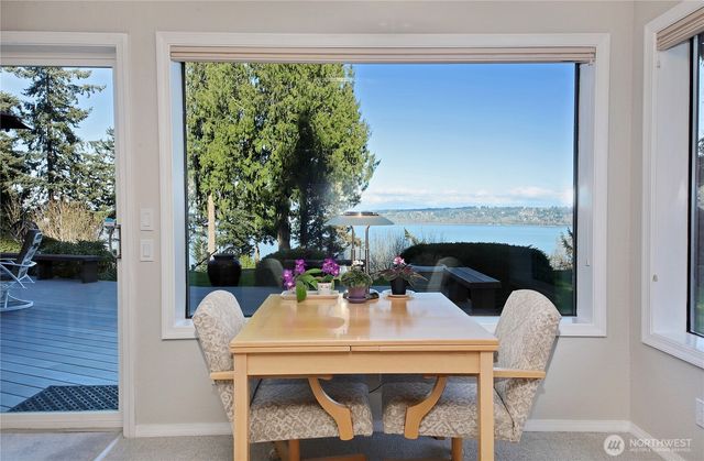 8111 Possession Ridge Lane, Clinton, WA 98236