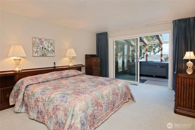 8111 Possession Ridge Lane, Clinton, WA 98236