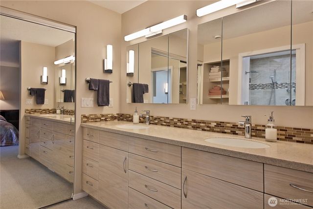 8111 Possession Ridge Lane, Clinton, WA 98236