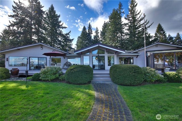 8111 Possession Ridge Lane, Clinton, WA 98236