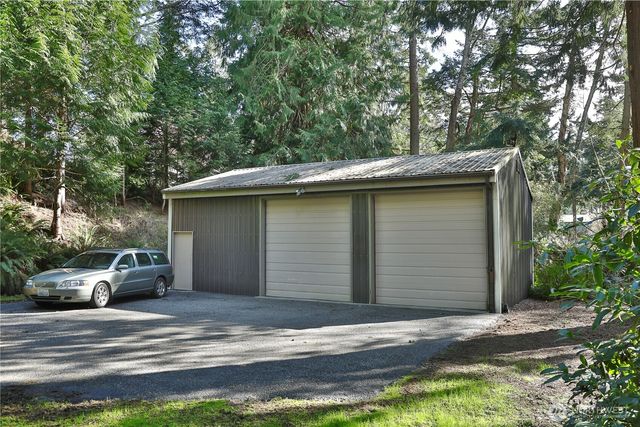 8111 Possession Ridge Lane, Clinton, WA 98236