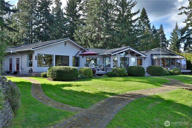 8111 Possession Ridge Lane, Clinton, WA 98236