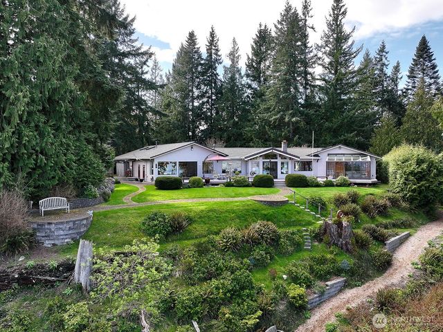 8111 Possession Ridge Lane, Clinton, WA 98236