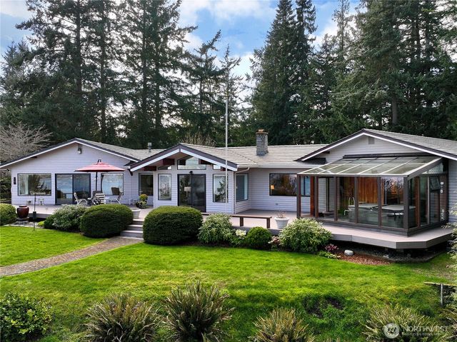 8111 Possession Ridge Lane, Clinton, WA 98236