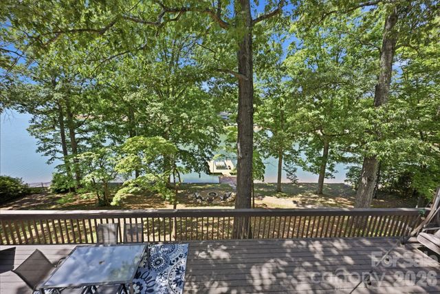 3779 Chevlot Hills Road, Sherrills Ford, NC 28673