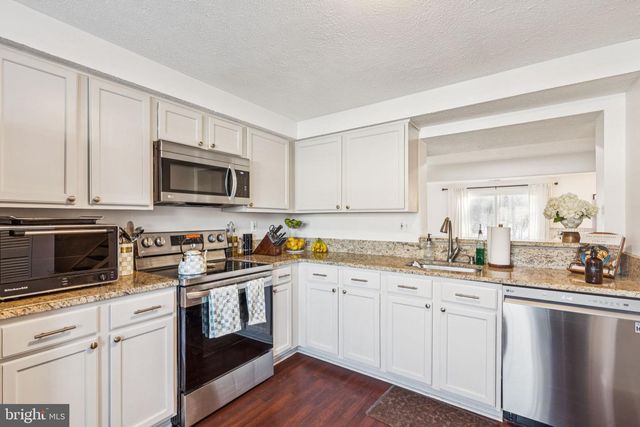 20 FORESTVIEW CT, Marlton, NJ 08053