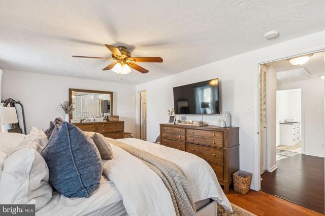 20 FORESTVIEW CT, Marlton, NJ 08053