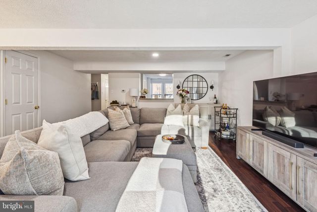 20 FORESTVIEW CT, Marlton, NJ 08053