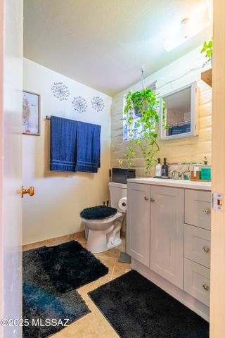 910 N Alvernon Way Apt B, Tucson, AZ 85711