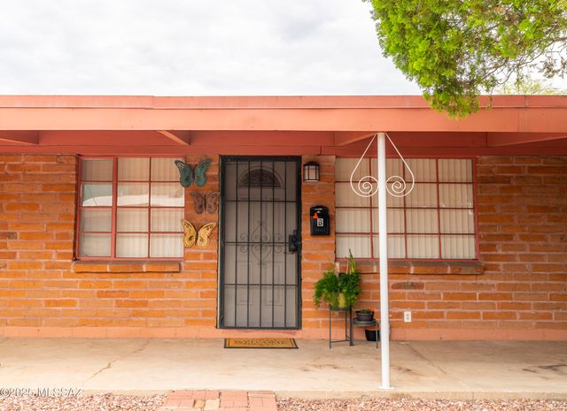 910 N Alvernon Way Apt B, Tucson, AZ 85711