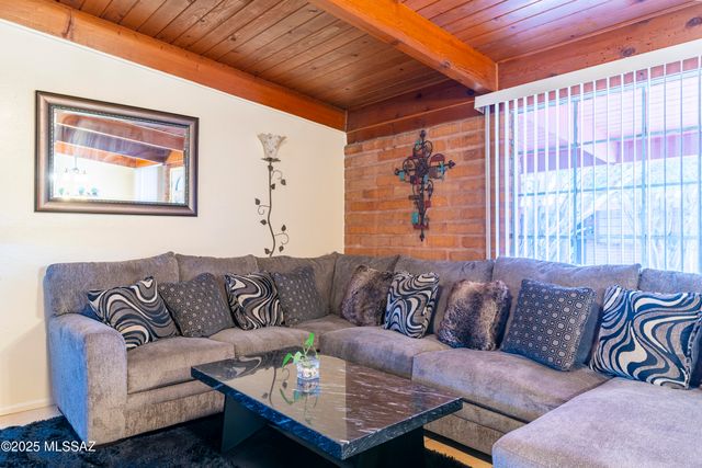 910 N Alvernon Way Apt B, Tucson, AZ 85711