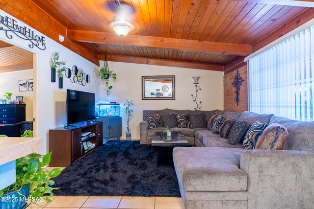 910 N Alvernon Way Apt B, Tucson, AZ 85711