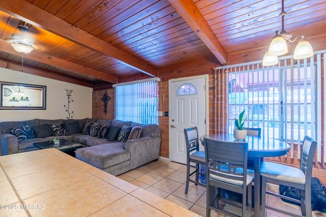 910 N Alvernon Way Apt B, Tucson, AZ 85711