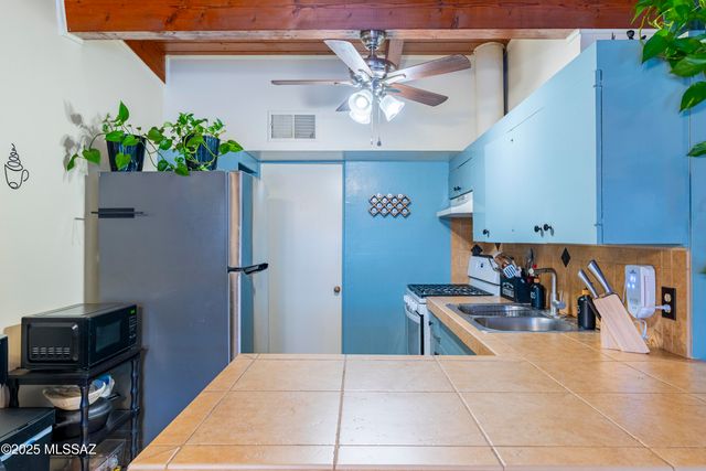 910 N Alvernon Way Apt B, Tucson, AZ 85711