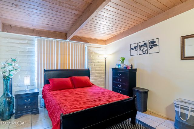 910 N Alvernon Way Apt B, Tucson, AZ 85711