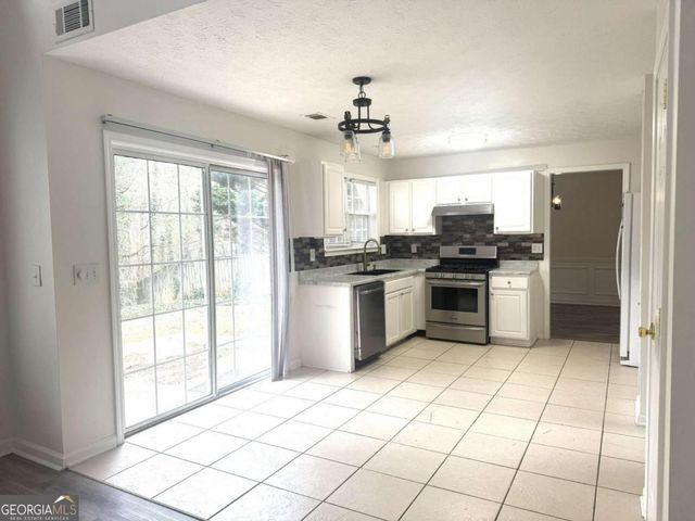 620 Manor Glen Drive, Suwanee, GA 30024