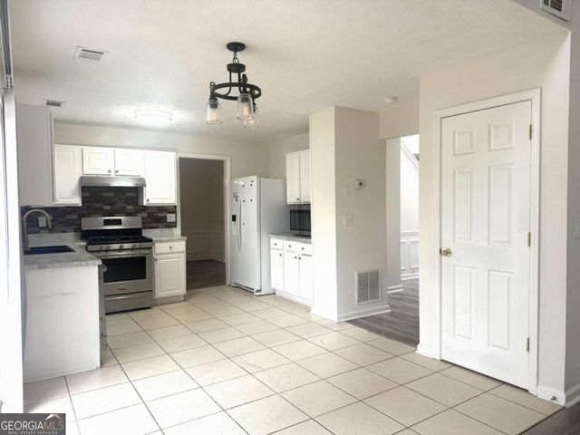 620 Manor Glen Drive, Suwanee, GA 30024