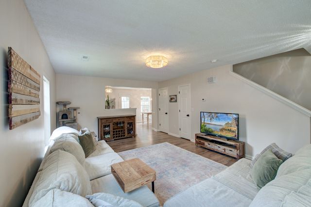 5095 Thornton Drive, Summerville, SC 29485