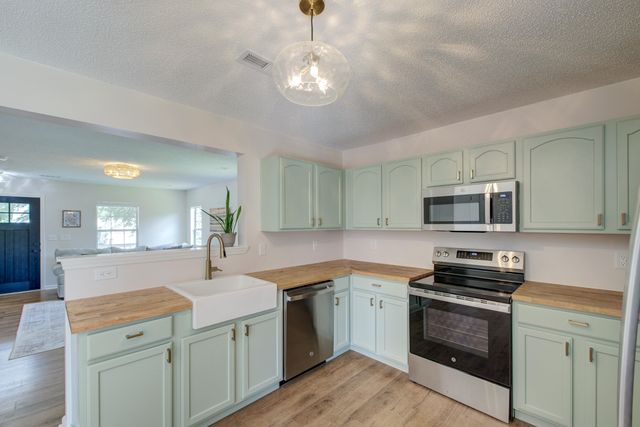 5095 Thornton Drive, Summerville, SC 29485