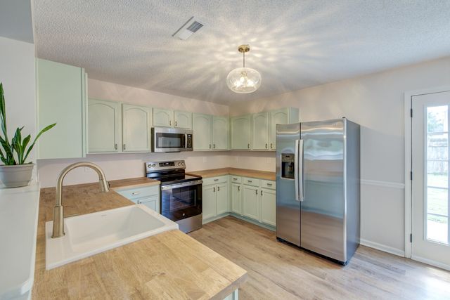 5095 Thornton Drive, Summerville, SC 29485