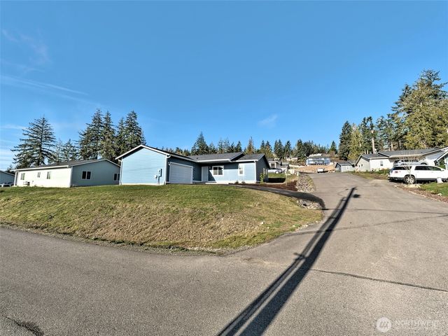 11 E Eberhart Lane, Allyn, WA 98524