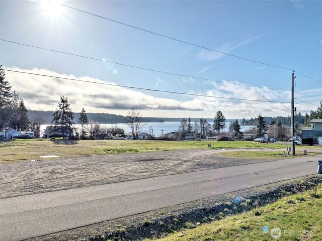 11 E Eberhart Lane, Allyn, WA 98524