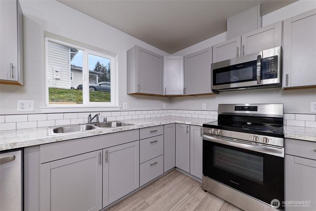 11 E Eberhart Lane, Allyn, WA 98524