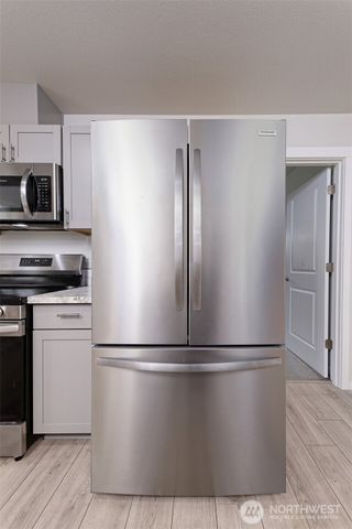 11 E Eberhart Lane, Allyn, WA 98524