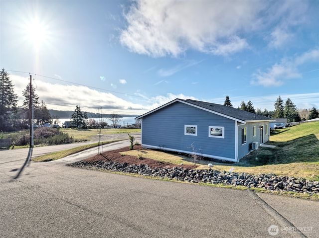 11 E Eberhart Lane, Allyn, WA 98524