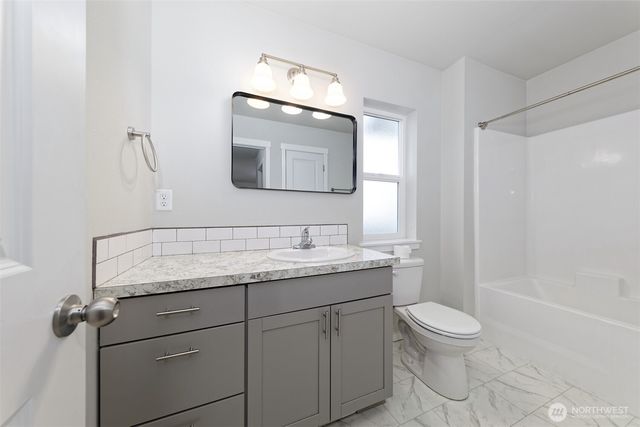 11 E Eberhart Lane, Allyn, WA 98524