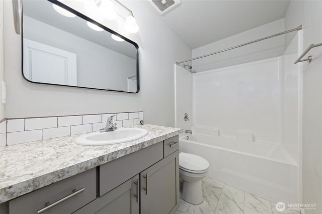 11 E Eberhart Lane, Allyn, WA 98524