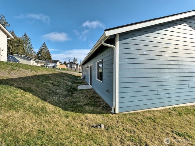 11 E Eberhart Lane, Allyn, WA 98524