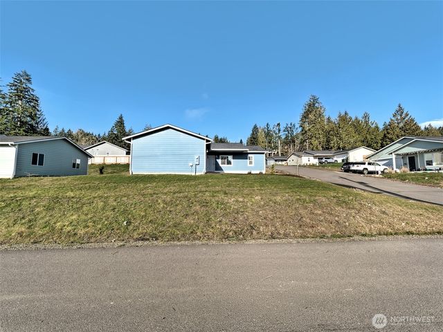 11 E Eberhart Lane, Allyn, WA 98524
