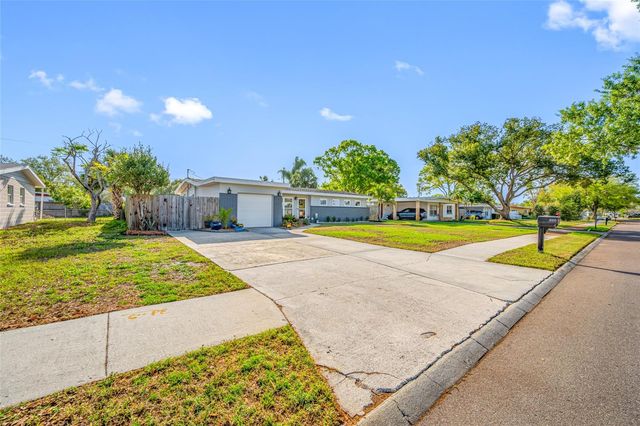 8335 ROBIN ROAD, Seminole, FL 33777