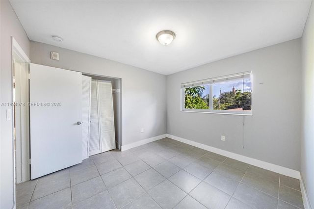 1960 NE 161st St 202, North Miami Beach, FL 33162