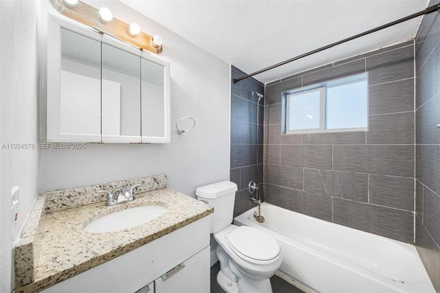 1960 NE 161st St 202, North Miami Beach, FL 33162