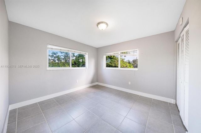 1960 NE 161st St 202, North Miami Beach, FL 33162