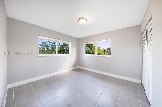 1960 NE 161st St 202, North Miami Beach, FL 33162