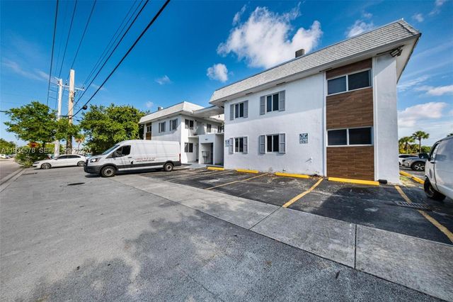 1960 NE 161st St 202, North Miami Beach, FL 33162