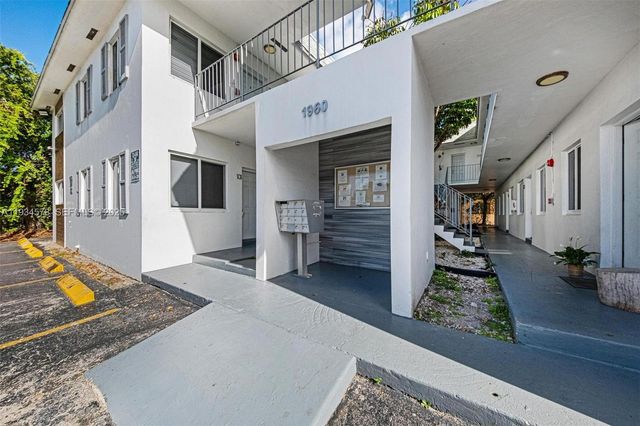 1960 NE 161st St 202, North Miami Beach, FL 33162