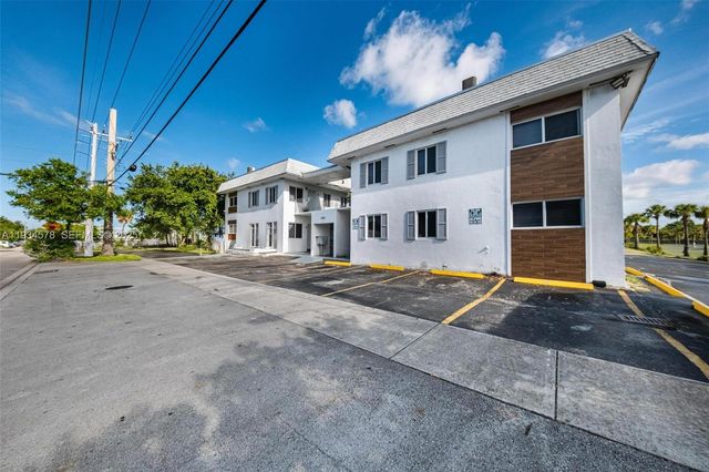 1960 NE 161st St 202, North Miami Beach, FL 33162