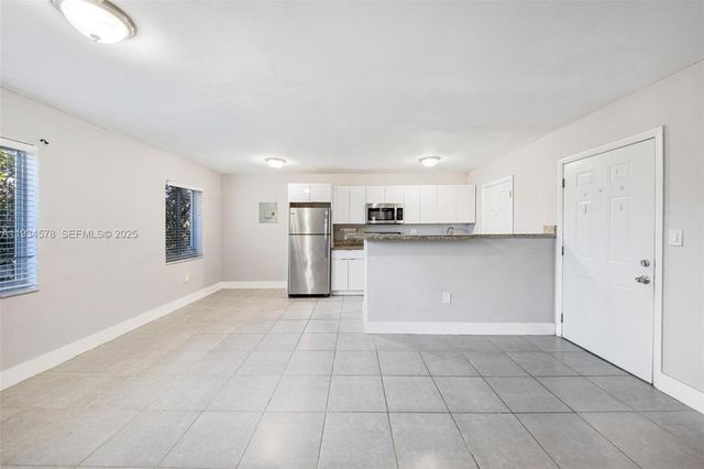 1960 NE 161st St 202, North Miami Beach, FL 33162