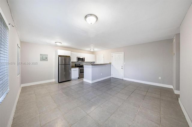 1960 NE 161st St 202, North Miami Beach, FL 33162