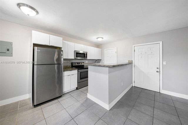 1960 NE 161st St 202, North Miami Beach, FL 33162